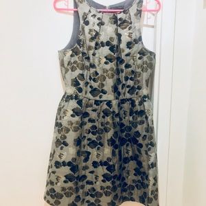 Grey/gold adorable! Great for the holidays